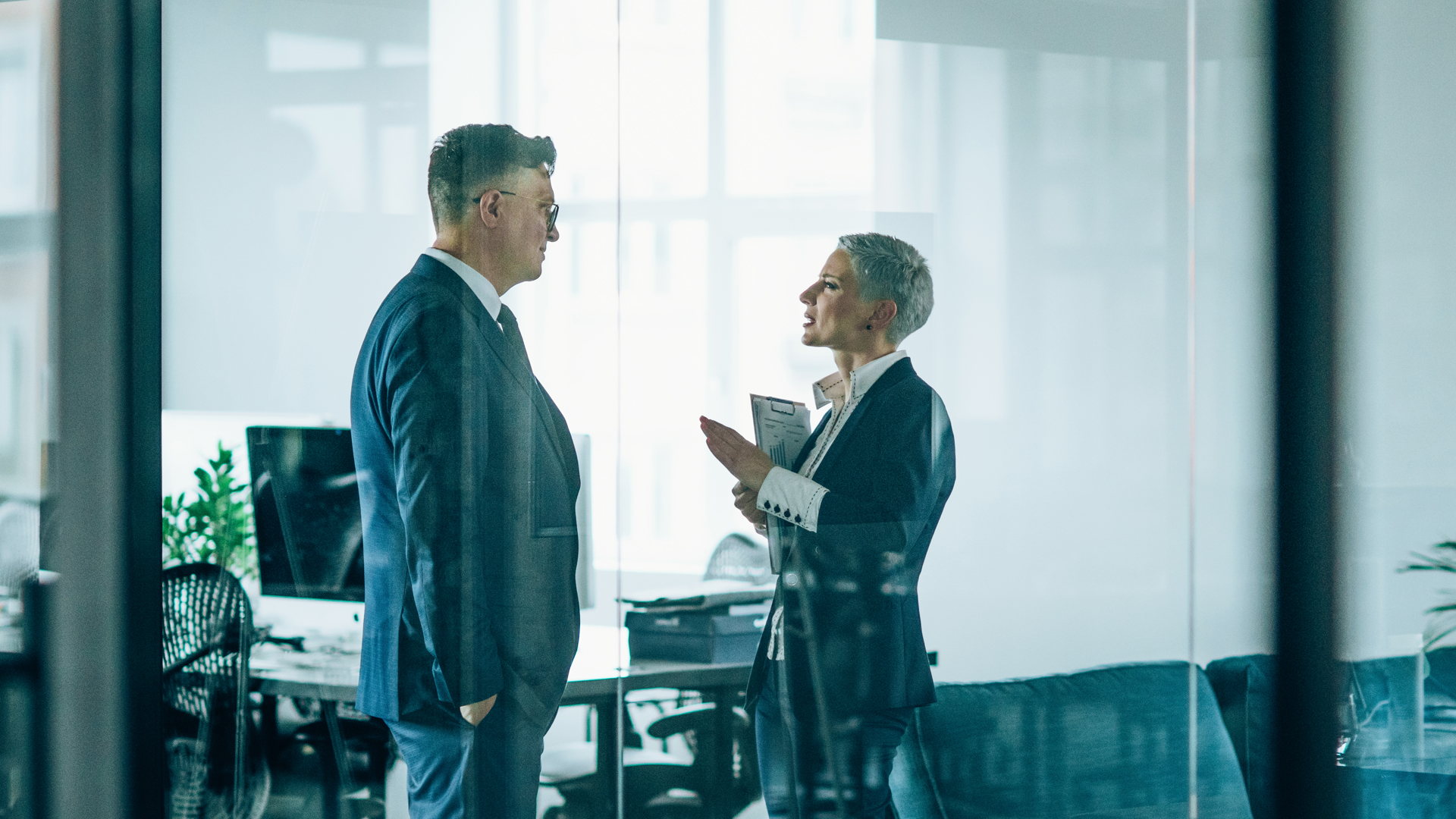 Two senior executives discussing the possibilities around transforming modern business with Azure SQL services